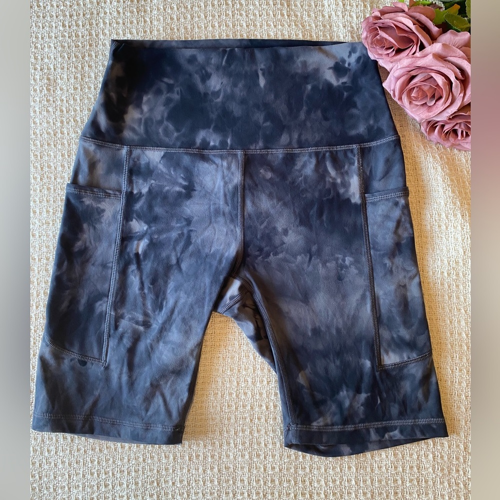 HeyNuts Biker Women's Tie-Dye High-Waisted Shorts Size M